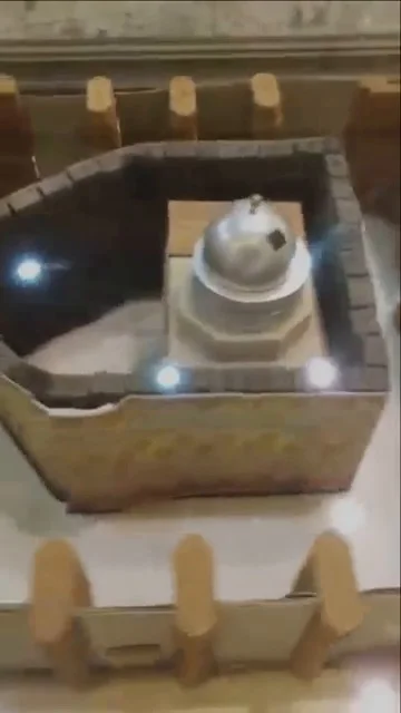 Model showing the interior layout of Rawdah Rasool — the burial chamber inside Masjid Nabawi
